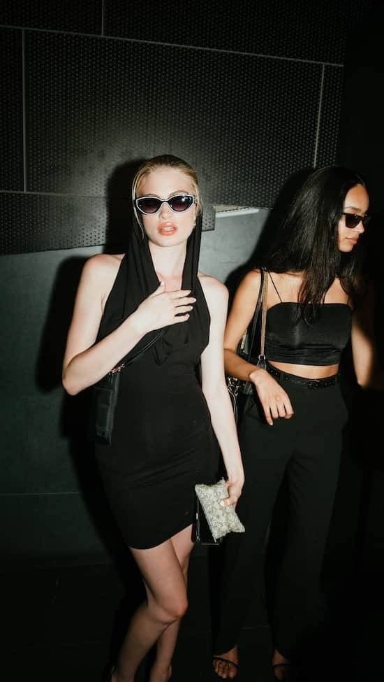 のインスタグラム：「QUAY x NYLON NIGHTS: You just had to be there 🍾 #NYFW #FINDYOURDOPAMINE #NYLONNights   Photo @byjadegreene 📸」