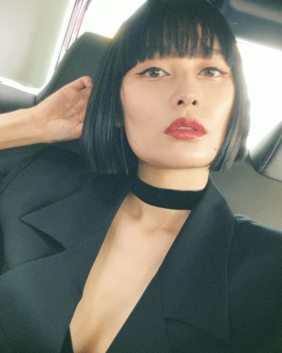 佐藤乃莉のインスタグラム：「台風大丈夫でしたか？  #黒#outfit#チョーカー#チョーカー女子」