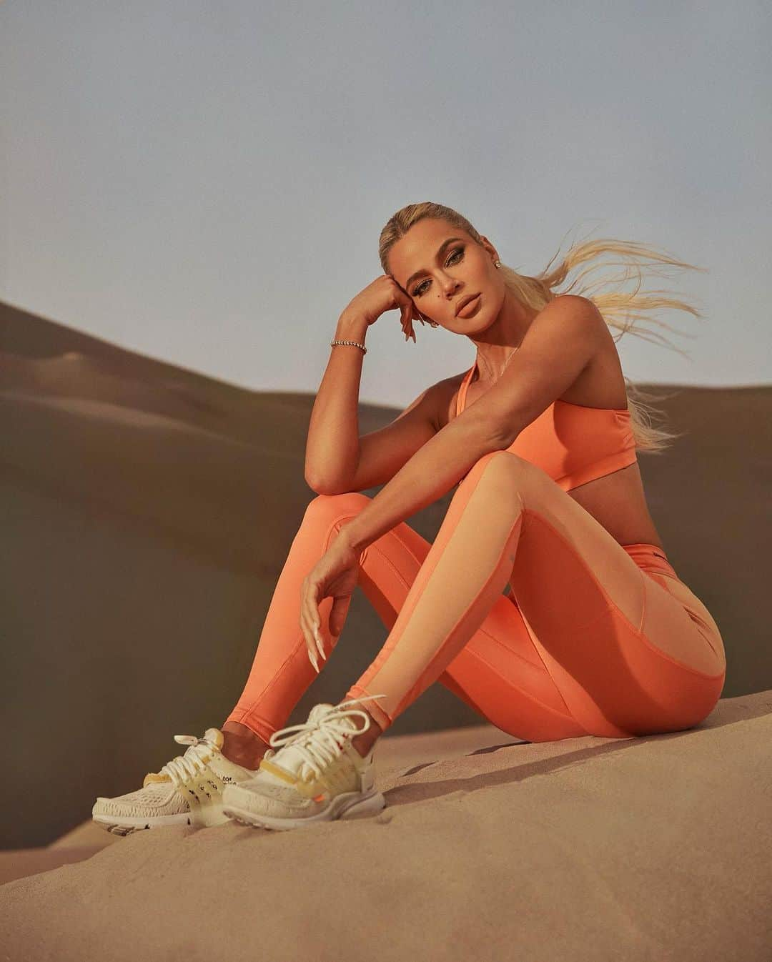 クリス・ジェンナーのインスタグラム：「Congrats @khloekardashian on your edit with @fabletics!!! 🧡🧡 The Khloé Edit  just launched with amazing styles made to hug, lift and sculpt! Shop the exclusive drop now on Fabletics.com」