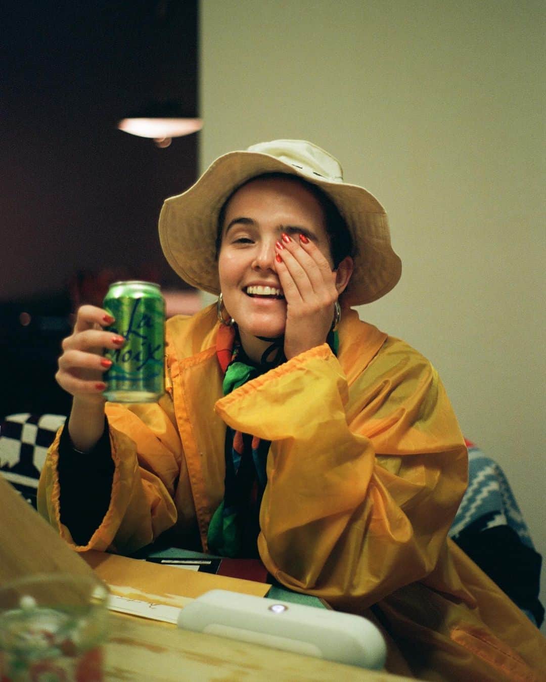 ゾーイ・ドゥイッチのインスタグラム：「i can bring these vibes, lmk」