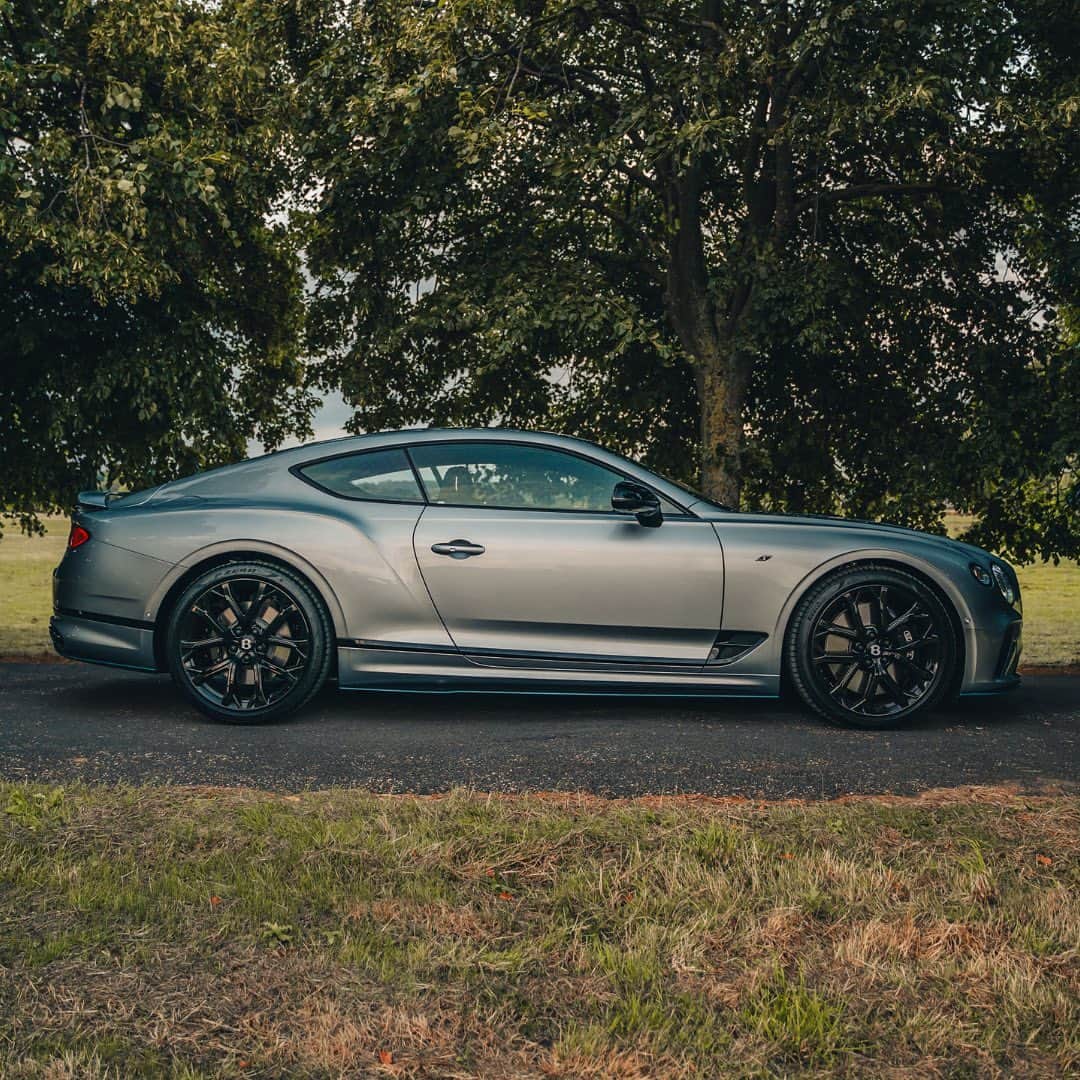 のインスタグラム：「A drive you’ll never want to end.  📷: @BentleyChelmsford  _ #Bentley #ContinentalGT S (V8) WLTP drive cycle: fuel consumption, mpg (l/100km) – Combined 23.3 (12.1). Combined CO₂ Emissions – 275 g/km」