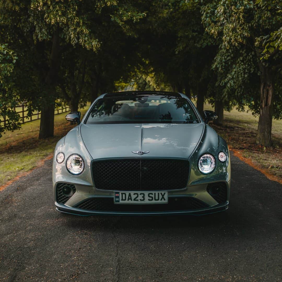 ベントレーさんのインスタグラム写真 - (ベントレーInstagram)「A drive you’ll never want to end.  📷: @BentleyChelmsford  _ #Bentley #ContinentalGT S (V8) WLTP drive cycle: fuel consumption, mpg (l/100km) – Combined 23.3 (12.1). Combined CO₂ Emissions – 275 g/km」9月9日 1時56分 - bentleymotors