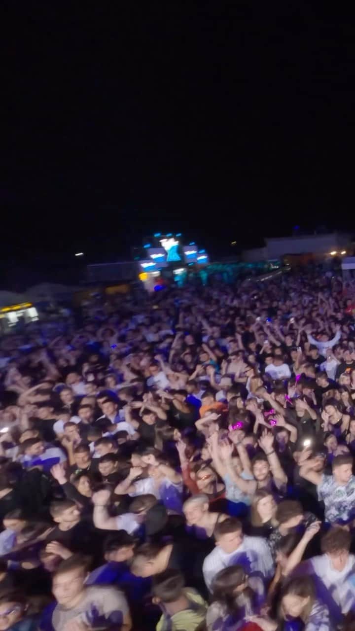 ジョン・ニューマンのインスタグラム：「Just  W O W  to the whole crowd dancing as one with @johnnewmanmusic in Strumica! EXITed for having this experience with YOU! 🫶🤩」