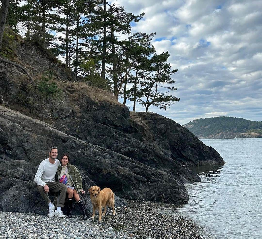 JEN ATKINさんのインスタグラム写真 - (JEN ATKINInstagram)「got to celebrate 14 yrs together with the love of my life ♥️ oh and @mrmikerosenthal was there too! (📍 the iconic @thecaptainwhidbey)」9月9日 2時20分 - jenatkinhair