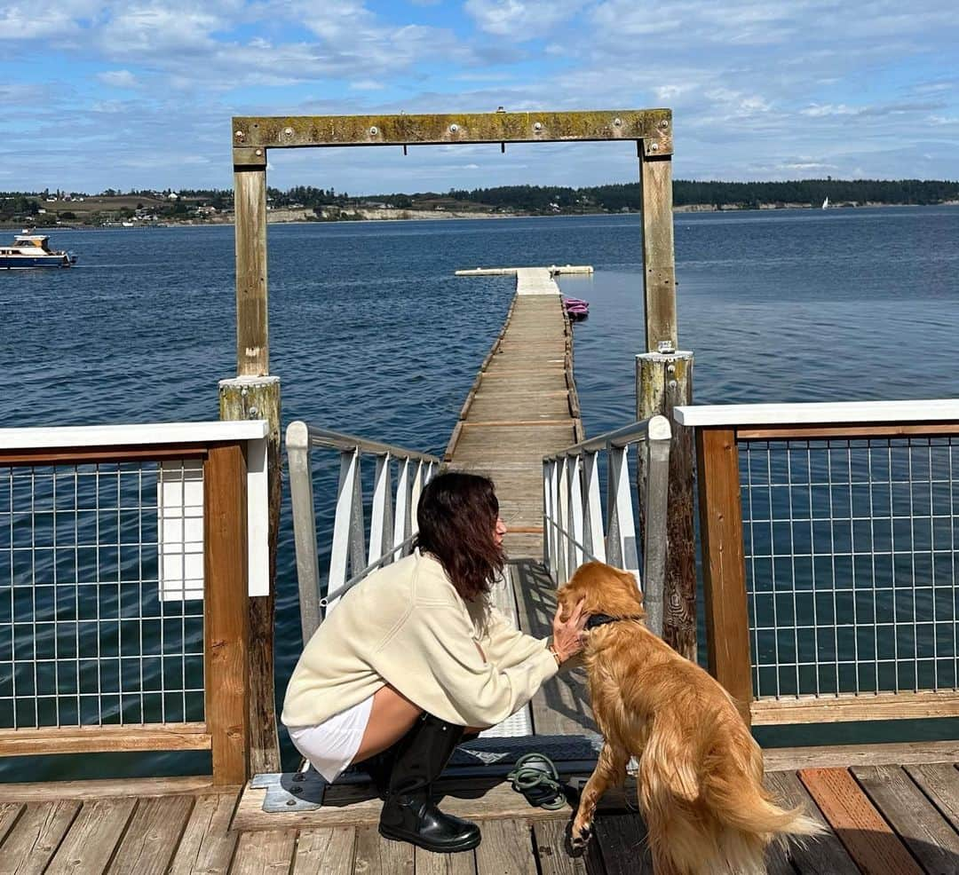 JEN ATKINさんのインスタグラム写真 - (JEN ATKINInstagram)「got to celebrate 14 yrs together with the love of my life ♥️ oh and @mrmikerosenthal was there too! (📍 the iconic @thecaptainwhidbey)」9月9日 2時20分 - jenatkinhair