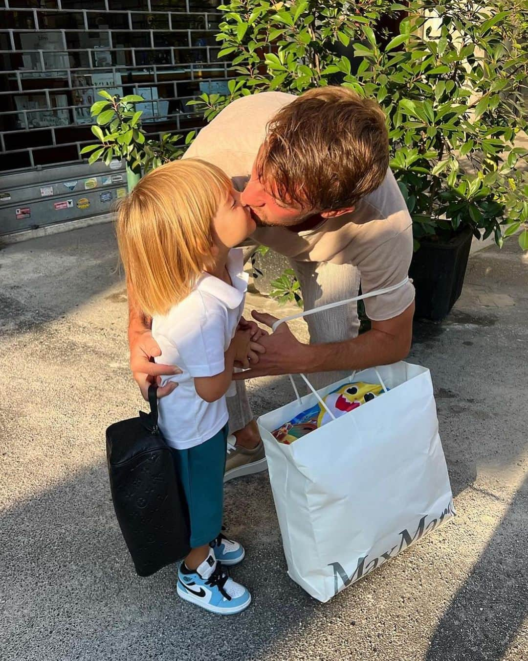 ダニエレ・ルガーニのインスタグラム：「Primo giorno di scuola 🏫 ❤️」