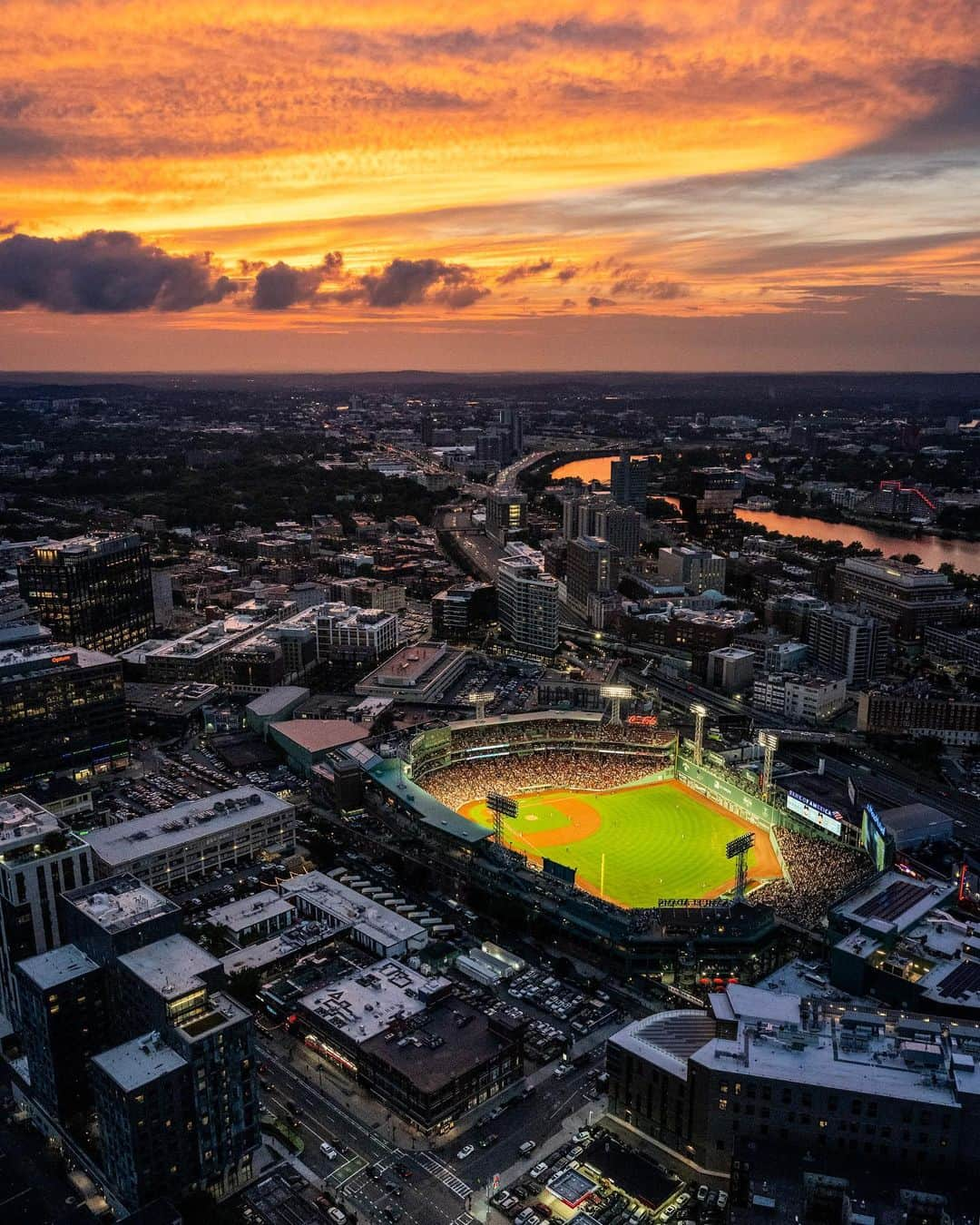 ボストン・レッドソックスのインスタグラム：「Home Sweet Fenway」