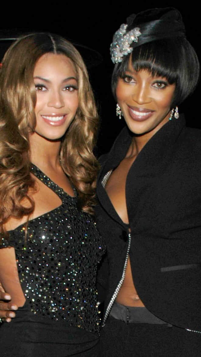ナオミ・キャンベルのインスタグラム：「“Do the Naomi Campbell walk, walk across the room like Naomi Campbell!” 🎶 Beyoncé sings this in the extended version of her 2000s song, “Get Me Bodied,” and it still slays the dance floor. 🐝 #TODAYShow」