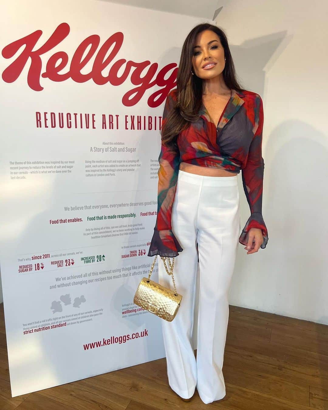 のインスタグラム：「I had an amazing night last night at Kellogg’s Reductive Art Exhibition: A Story of Salt and Sugar at gallery @oxo_tower . The stunning artworks on display were all made of either salt or sugar to highlight Kellogg’s reduction of both of these across their cereals since 2011. In its children’s cereals, sugar has been reduced by 36% and salt by 37%, which as a new mum, is so reassuring!  The gallery is free to visit and open to the public today and Saturday 9th September. #KelloggsReductiveArt #KelloggsAstoryOfSaltAndSugar @kelloggs.uki ad」