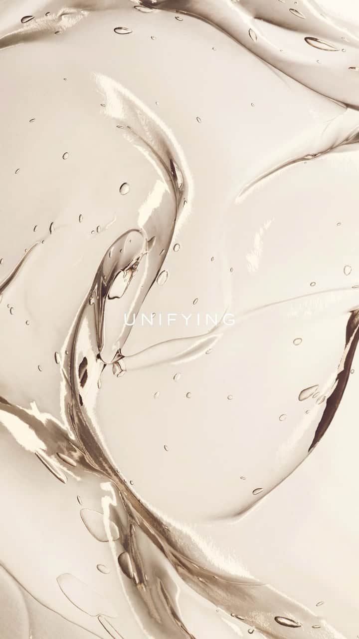 のインスタグラム：「Ultra-sensorial. LE LIFT PRO Masque Uniformité corrects the appearance of advanced signs of aging as well as color contrast, areas of light and shadow. The ultra-sensorial mask, which features an enveloping jelly texture, evens and illuminates the complexion.  Available in select countries.  #LeLiftPro #CHANELSkincare」