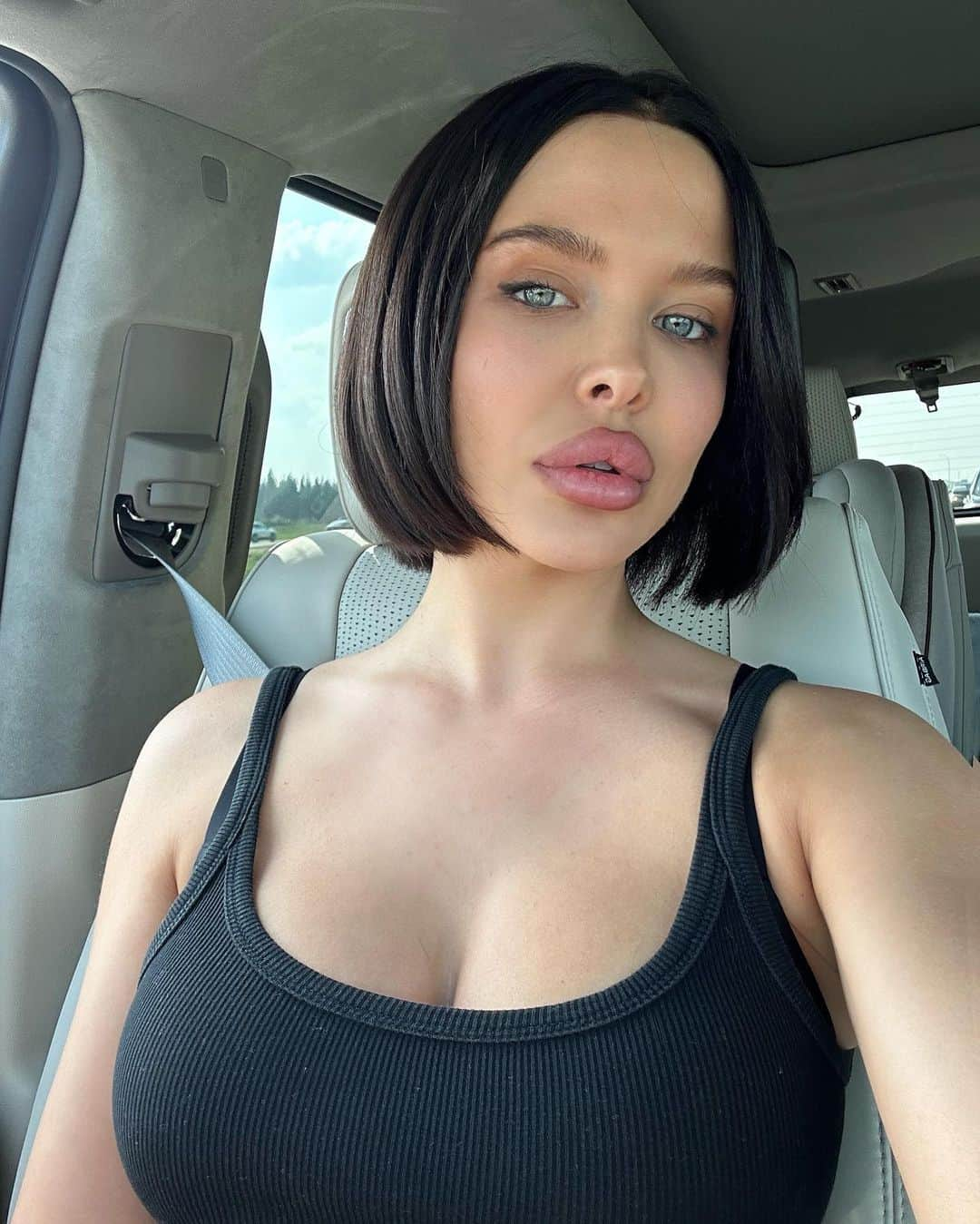 Mara Teigenのインスタグラム：「Soccer mom but make it hot ❤️‍🔥」