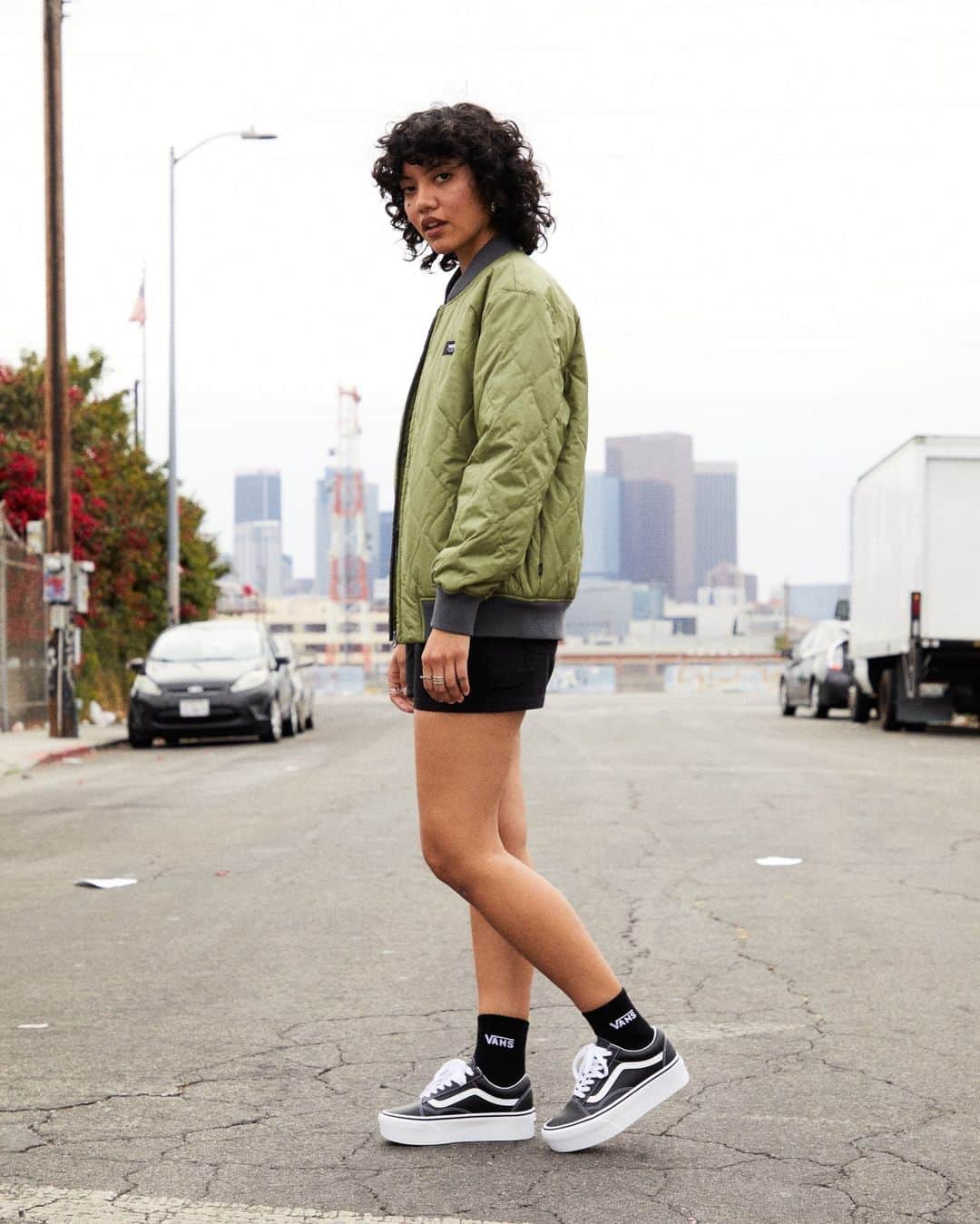 vans girlsのインスタグラム：「Classic style with a platform twist. Check out the Leather Old Skool Stackform at the link in our bio.」