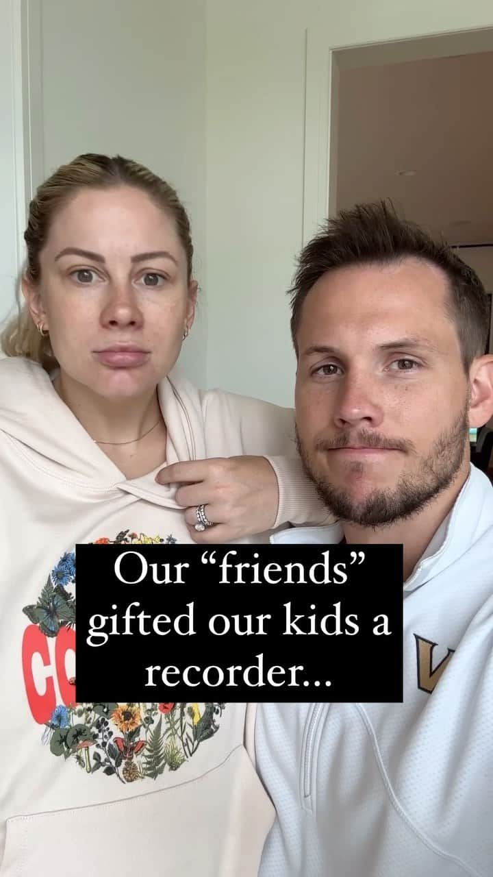 ショーン・ジョンソンのインスタグラム：「which is worse: recorder or drums? @shawnjohnson @malloryervin @kyledimeola #kids #parenting #gifts #friendship」