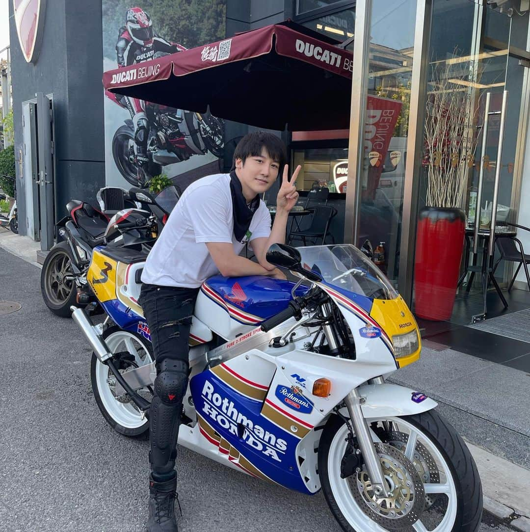 プリンス・マックのインスタグラム：「this bike and this person is total badass！ hahahaha」