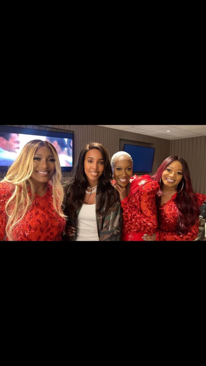 ケリー・ローランドのインスタグラム：「TRUE R&B NIGHT!!! O WHAT A NIGHT!! #SUMMERBLOCKPARTYTOUR ♥️🖤♥️🖤♥️🖤♥️🖤♥️🖤♥️🖤」