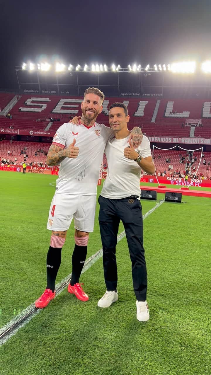 セビージャFCのインスタグラム：「@sergioramos 🫂 @jnavas16 ❤️  #WeareSevilla #NuncaTeRindas #sevillafc」