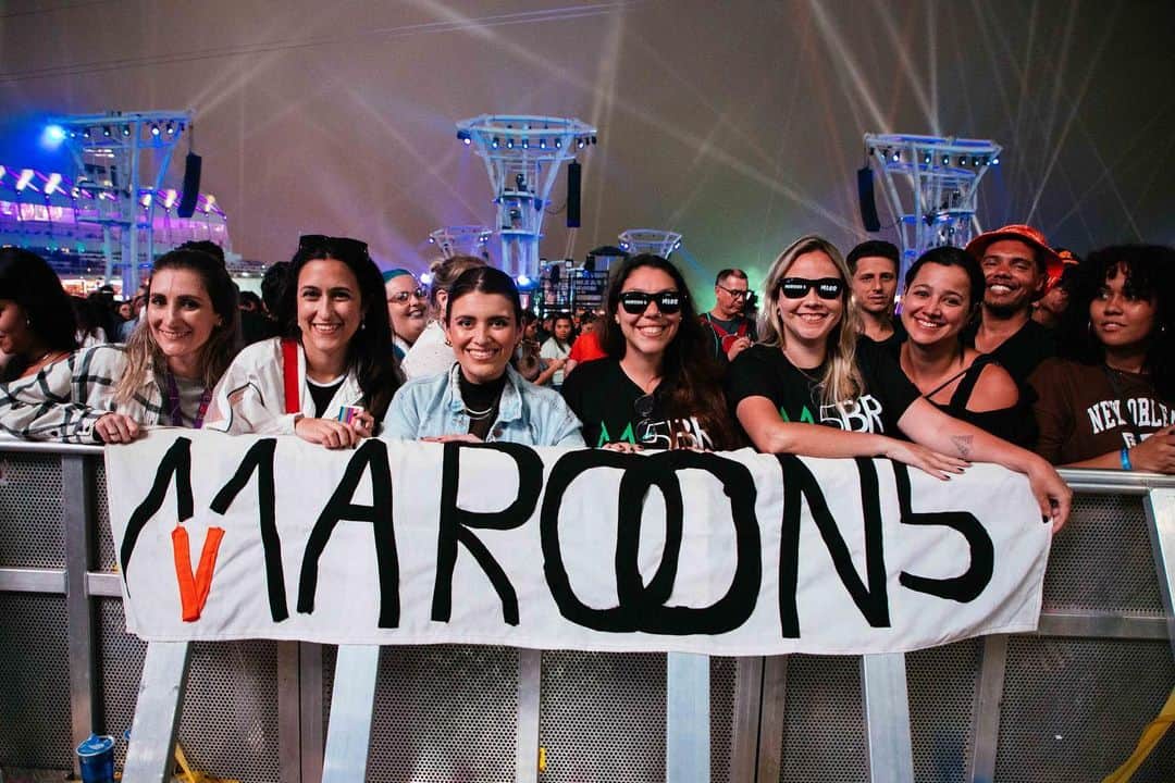 Maroon 5のインスタグラム：「To the best fans in the world - It was always you 🫶 Te amo 🫶」