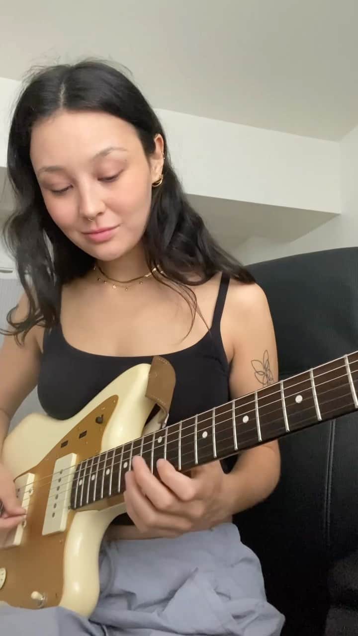 Fender Guitarのインスタグラム：「Did you know that Fender Next artist @lunalilunalilunali owns a pet snake named Quinton?🐍 Discover more fun facts about her including how she practices self-care and where she feels most inspired.」