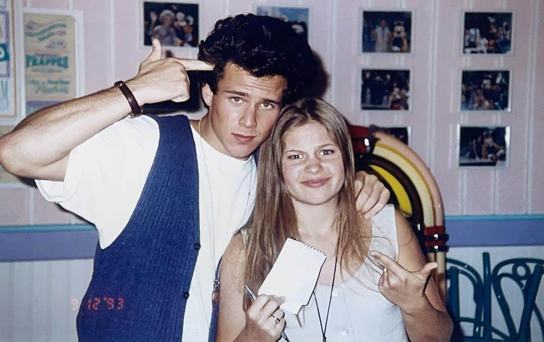 のインスタグラム：「90s Con tickets are almost sold out!!…but if you did grab a ticket, you’ll be seeing these two there 😉✨ #90scon #djandsteveforever @thats4ent」