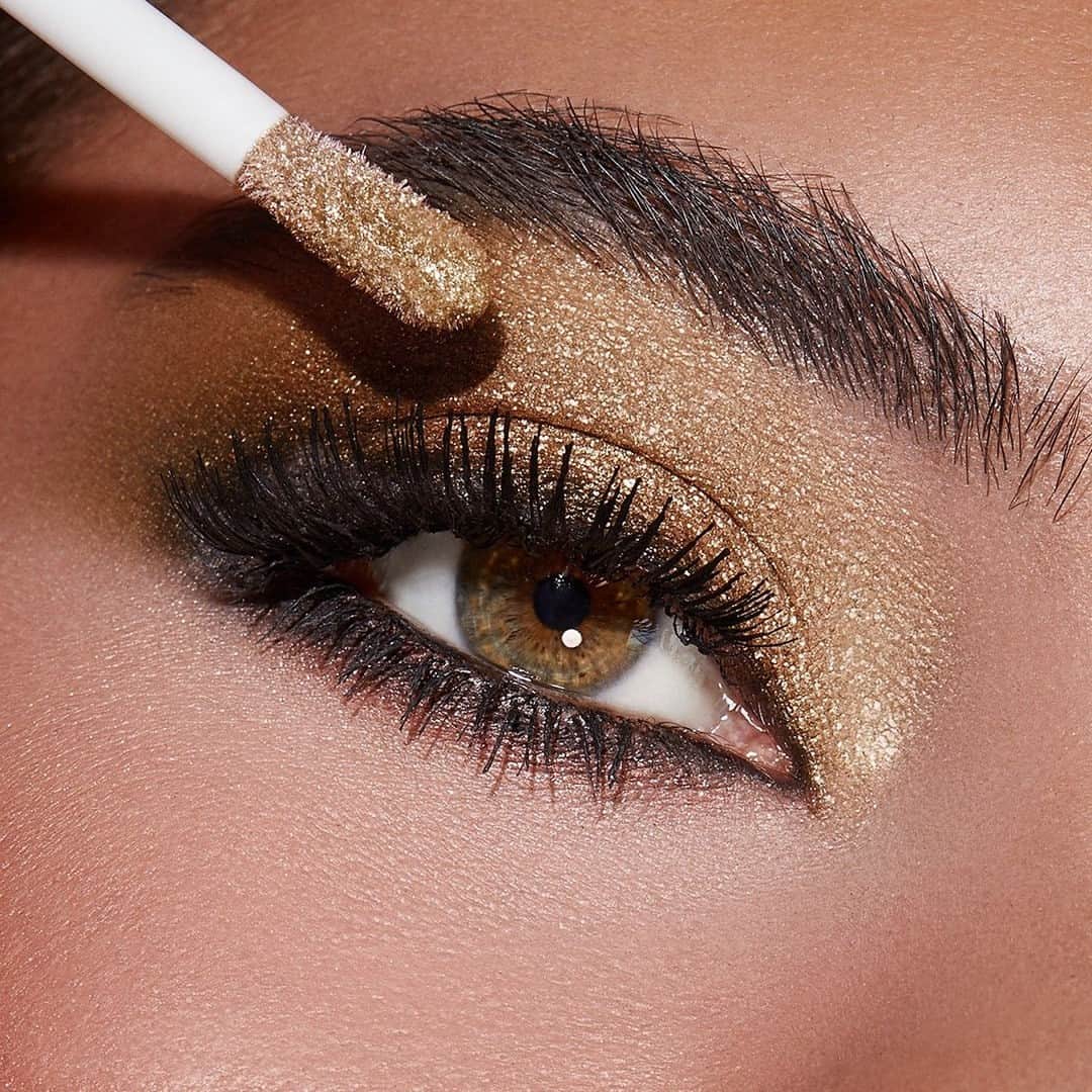 KIKO MILANOさんのインスタグラム写真 - (KIKO MILANOInstagram)「Ready to turn your Friday into gold? ✨ Get inspired by this stunning shimmery #eyelook! Perfect for a glam night out or just to sparkle up your day 💫⁣ ⁣ #KIKOEyes #eyelook #liquideyeshadow #goldeyeshadow #shimmereyeshadow⁣ ⁣ Long Lasting Liquid Eyeshadow 03 - Water Eyeshadow 234 - Lasting Precision Automatic Eyeliner And Khol 16 - Maxi Mod Volume & Definition Mascara - New False Eyelashes Neutral Effect - Eyebrow Multitasker 3-In-1 05⁣」9月9日 4時10分 - kikomilano