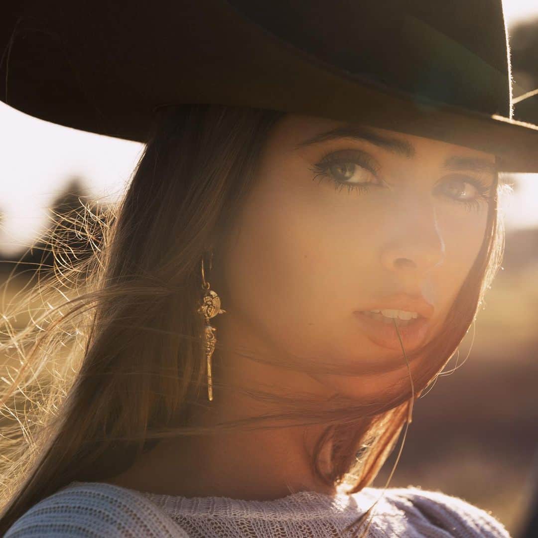 Emily Zeckのインスタグラム：「Hurricane Lee better rootin toot his way outta here」