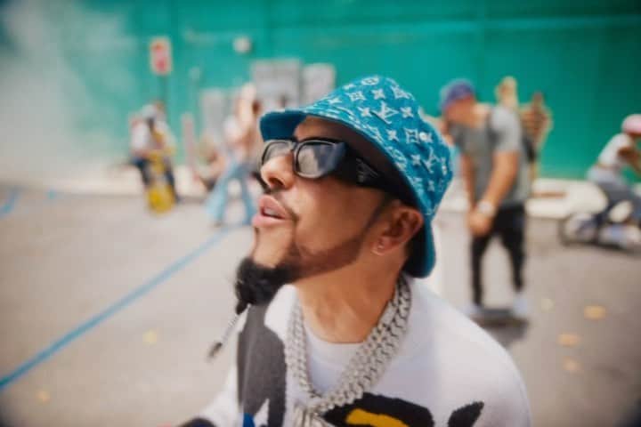 ヤンデルのインスタグラム：「Trajecito XS @alejoofficiall x Yandel  Reggaeton del Bueno! (link en el bio)」