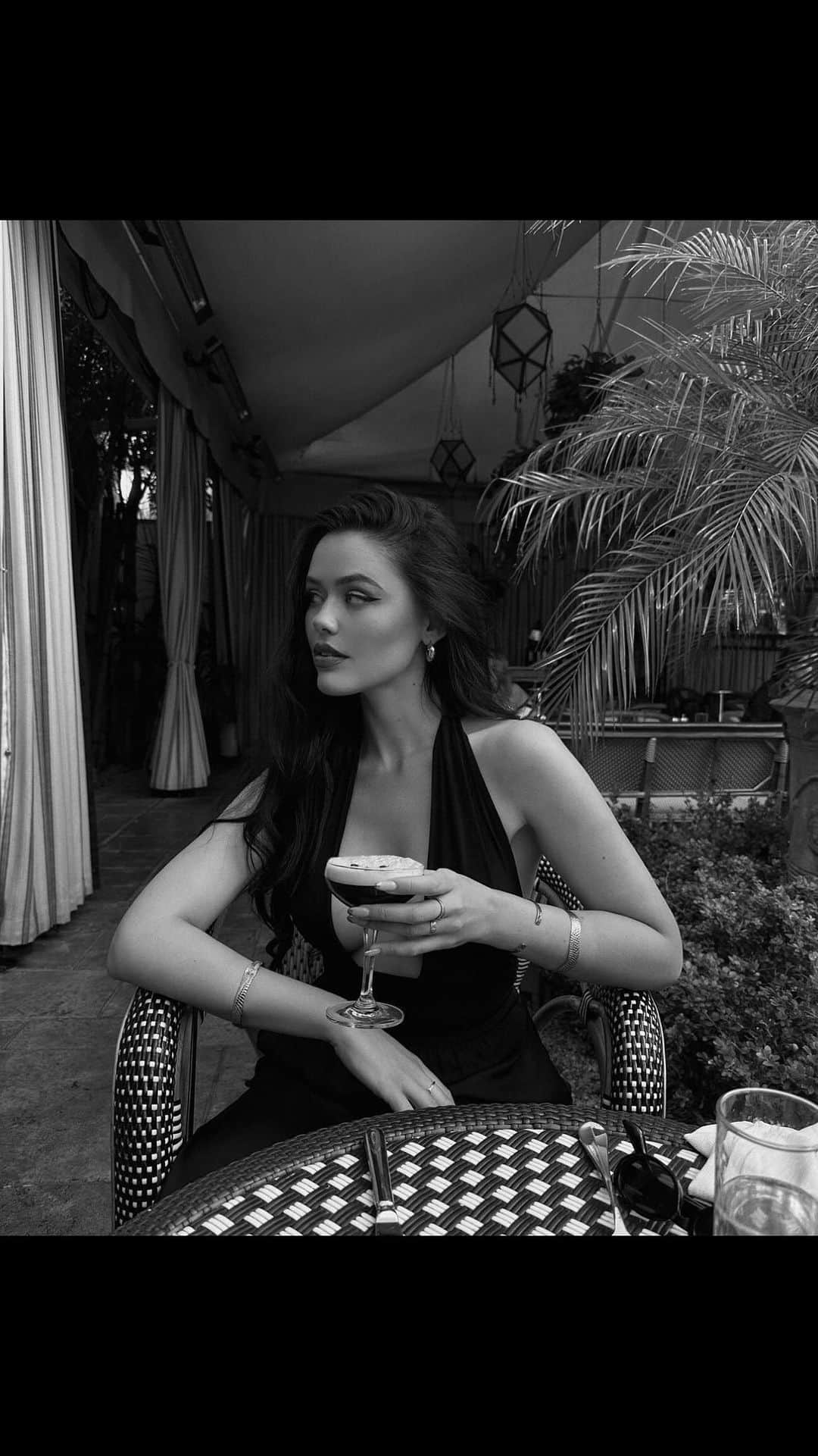 のインスタグラム：「🥀 End of summer minglings In the perfect red dress @houseofcb ❤️」