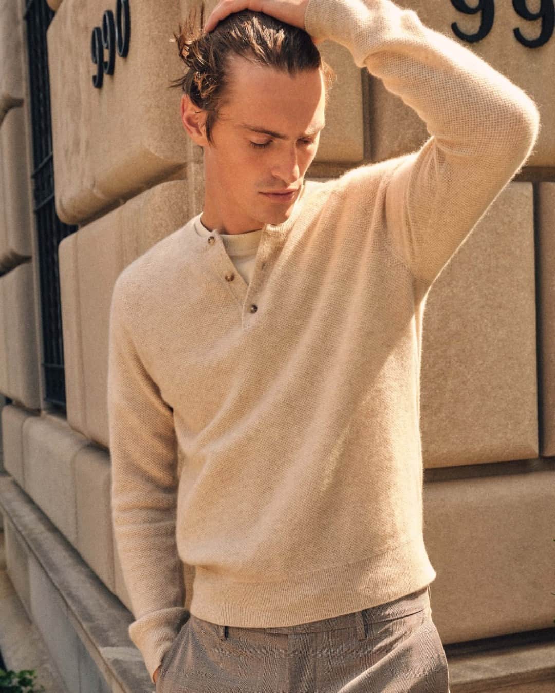 Club Monacoさんのインスタグラム写真 - (Club MonacoInstagram)「Our new men's Cashmere Honeycomb Henley. A reimagined classic that's ultra-soft with an elevated take on a sporty silhouette.」9月9日 4時55分 - clubmonaco