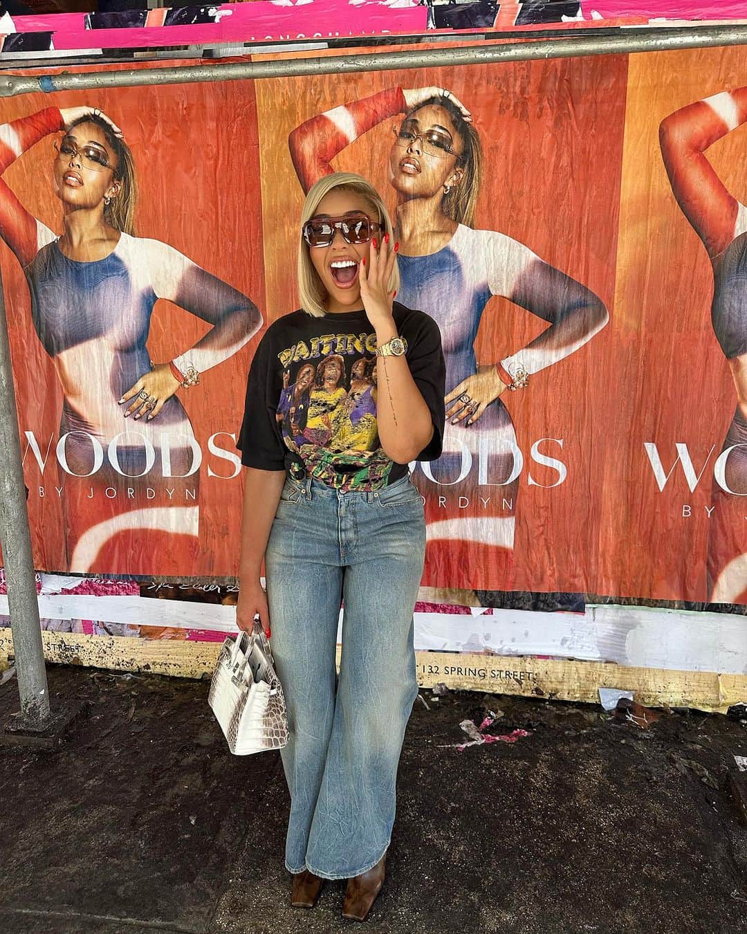 ジョーディン・ウッズのインスタグラム：「I have the most thoughtful people in my life🤍 my man and team surprised me with @woodsbyjordyn billboards all around NY during fashion week! I cried like a baby😭 love you with all my heart! @karltowns」