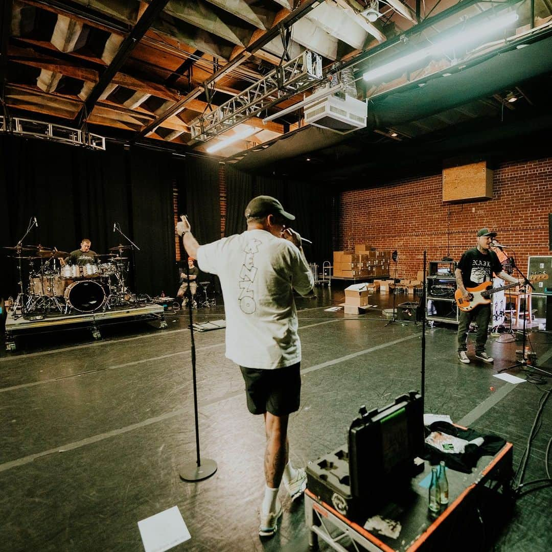 The Amity Afflictionさんのインスタグラム写真 - (The Amity AfflictionInstagram)「Rehearsals are done and dusted. @blueridgerockfest tomorrow and then Monsters of Oz begins. LFG 🔥  🎫 theamityaffliction.net 📸 @tomise」9月9日 5時00分 - theamityaffliction