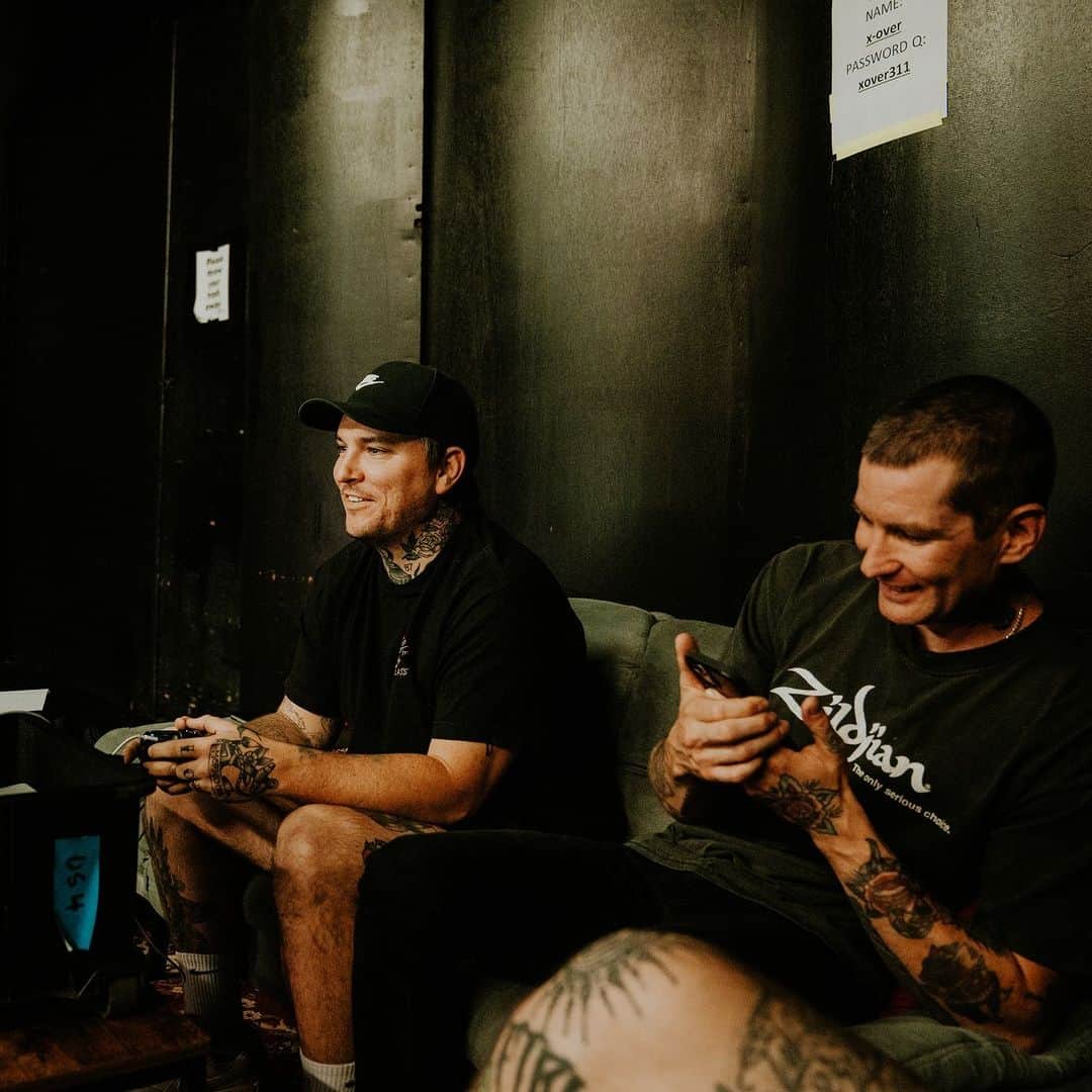 The Amity Afflictionさんのインスタグラム写真 - (The Amity AfflictionInstagram)「Rehearsals are done and dusted. @blueridgerockfest tomorrow and then Monsters of Oz begins. LFG 🔥  🎫 theamityaffliction.net 📸 @tomise」9月9日 5時00分 - theamityaffliction