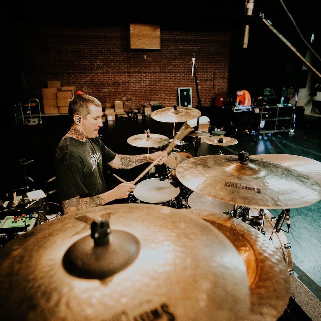 The Amity Afflictionさんのインスタグラム写真 - (The Amity AfflictionInstagram)「Rehearsals are done and dusted. @blueridgerockfest tomorrow and then Monsters of Oz begins. LFG 🔥  🎫 theamityaffliction.net 📸 @tomise」9月9日 5時00分 - theamityaffliction