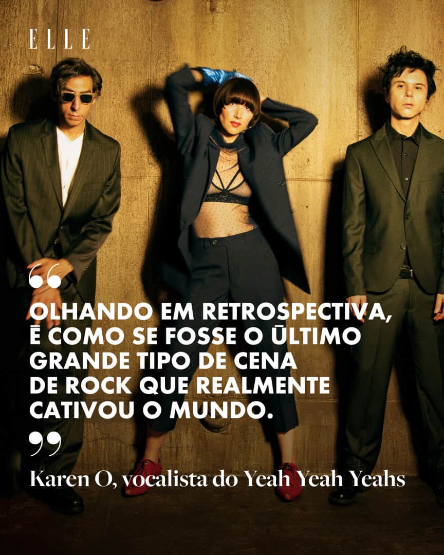 ELLE Brasilのインスタグラム：「@yeahyeahyeahs está em solos brasileiros! Se apresentando hoje (08.9) no Cine Joia, em São Paulo, e amanhã no @thetownfestival, a banda está finalmente de volta aos palcos. Durante a pandemia, a vocalista @ko lembra de ter sonhado com os lugares pelos quais excursionou com o YYYs pelo mundo nos últimos 20 anos, enquanto uma dúvida pairava no ar: “e se a gente não conseguir fazer tudo isso de novo?". O trio conseguiu, “e a intensidade de tudo parecia cinco vezes maior do que geralmente sentimos”, descreveu a cantora.  Em entrevista à @brunabittencourt1, editora de cultura da ELLE Brasil, Karen conta sobre como está aprendendo a equilibrar sua vida na música com a maternidade e relembra os principais momentos de sua carreira. Quando perguntada sobre a cena do rock nova-iorquino da qual fez parte, diz com orgulho: "Fico feliz de estar no lugar certo e na hora certa. Foi uma das coisas mais significativas que aconteceram comigo". Em elle.com.br, você confere o papo completo.   Quem vai no show?」