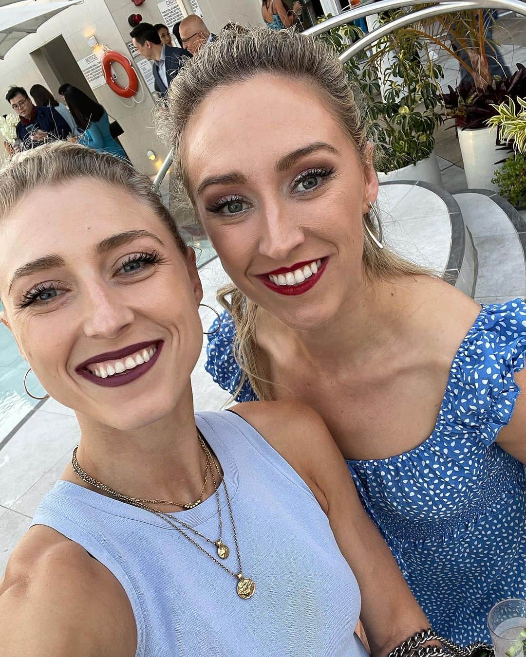 アレクシ・ギレスのインスタグラム：「Twin time is always good for the soul!  Love you, Piper 💙👯‍♀️」