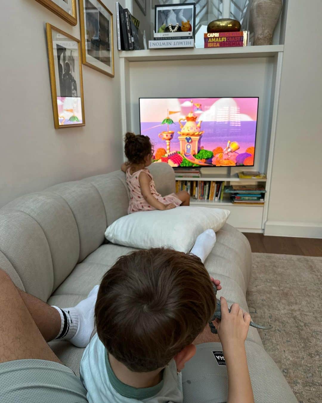 ハビエル・エルナンデス・バルカサールのインスタグラム：「My cheeky and very energetic monkeys.  💚♾️」