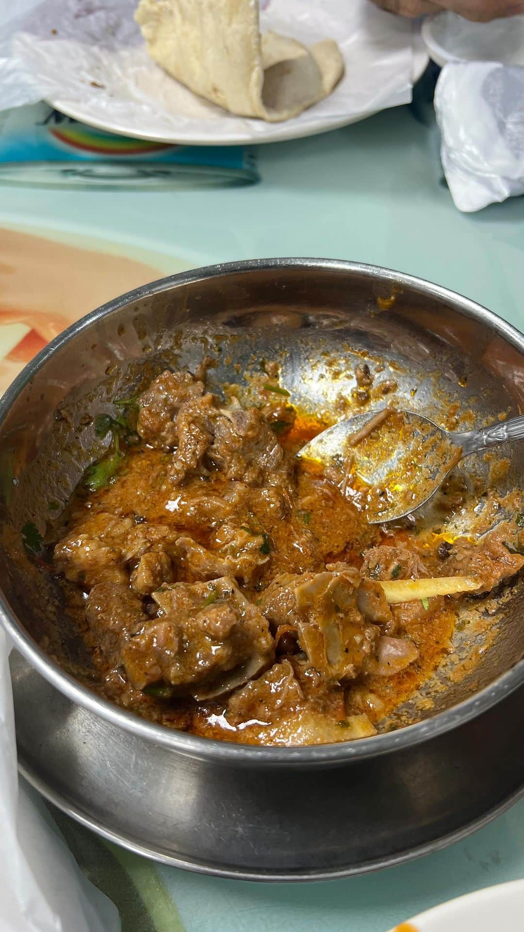 Karan Duaのインスタグラム：「Mutton Kadhai At Raavi Restaurant, Dubai  #dilsefoodie #food #dubai #pakistanifood #restaurant」