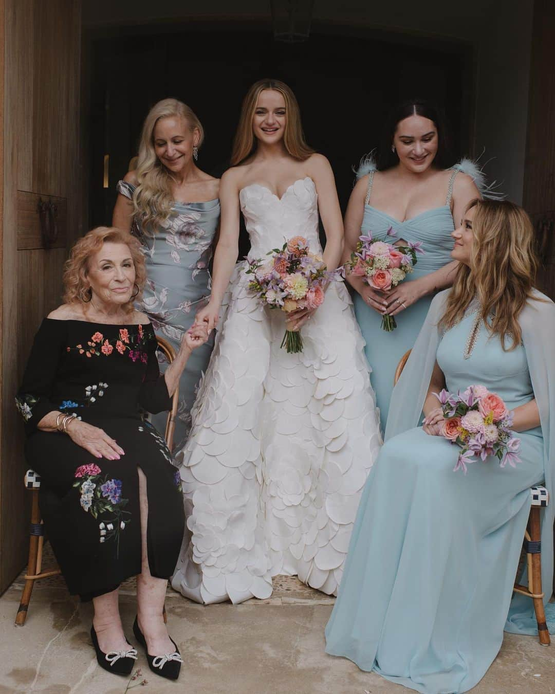 ジョーイ・キングさんのインスタグラム写真 - (ジョーイ・キングInstagram)「Actor @joeyking and director @stevenpiet have officially tied the knot! “Looking out from the altar at all of our friends and family was an unforgettable moment,” Joey says. “We truly felt so perfectly present and soaking in every detail was pure magic.” The couple's stunning wedding held in a villa in Mallorca was “The Great Gatsby,” Spanish-style. Tap the link in bio to see every photo. Photos: @normanandblake」9月9日 5時11分 - joeyking