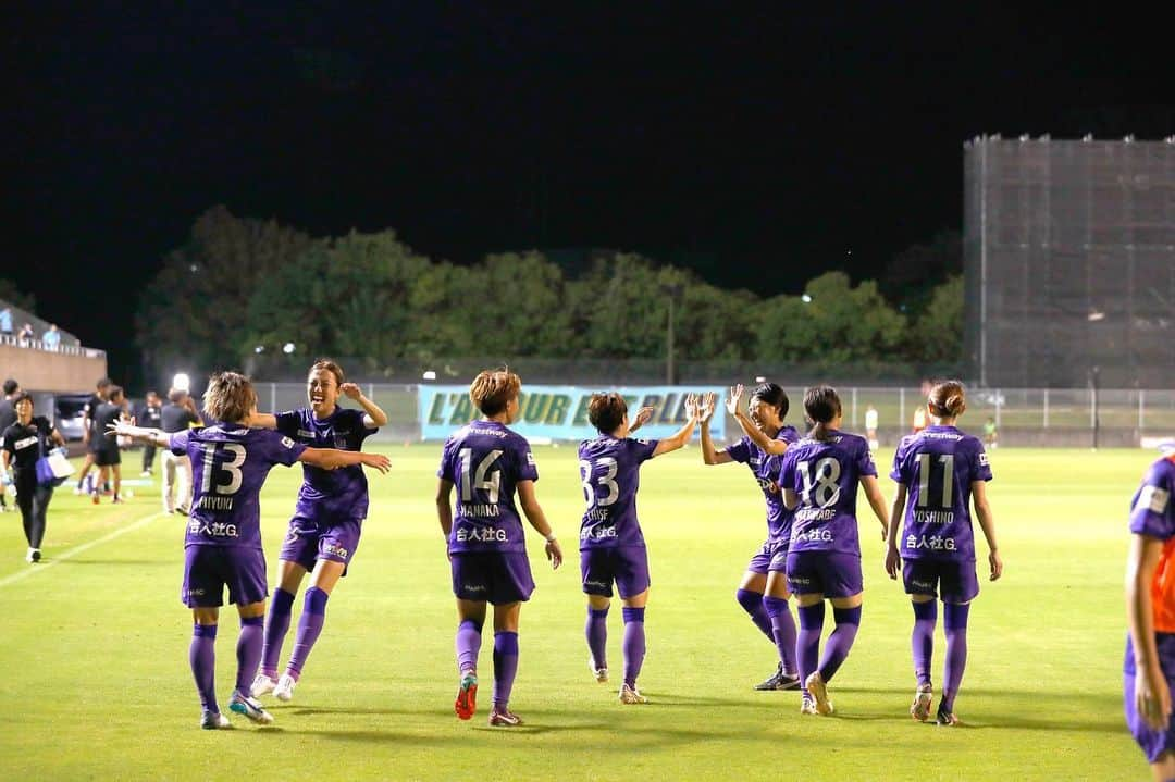 近賀ゆかりのインスタグラム：「GAME DAY  2023-24 WEリーグカップ 🆚 @nojimastella  🏟️ 広島広域公園第一球技場   KICKOFF  1 8 : 0 0  #共闘」