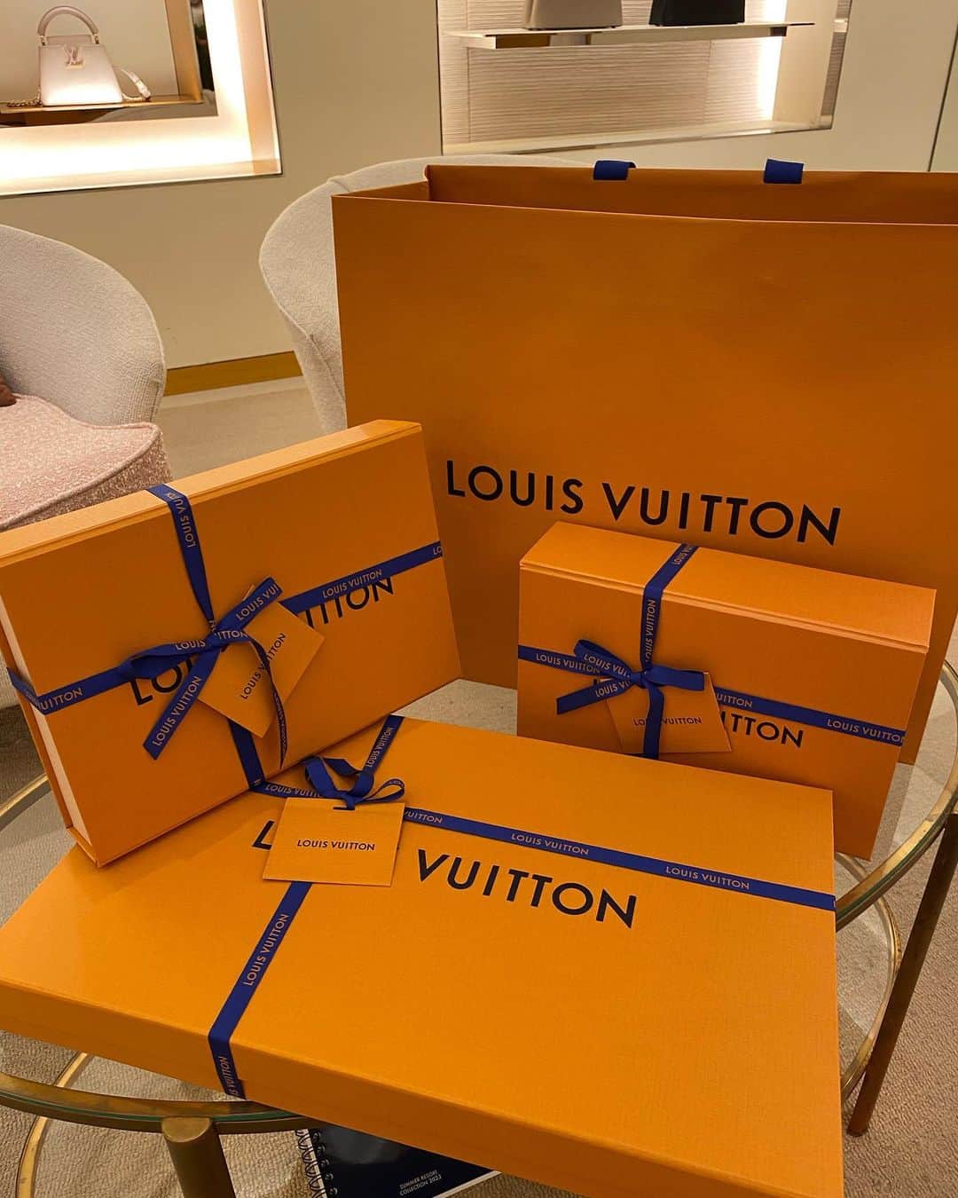 のインスタグラム：「. . 🎁💞🫶✨ @louisvuitton  . . . . . . . . . . . #louisvuitton #ルイヴィトン」