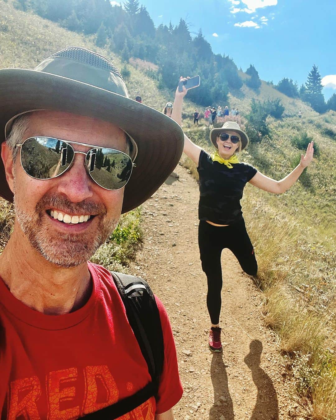 イリナ・ヴォロニーナさんのインスタグラム写真 - (イリナ・ヴォロニーナInstagram)「Went on a morning hike with my love @irinavoronina and some of the funny people from @lastbestcomedyfest in Bozeman, Montana. The M Trail provided beautiful views of Bozeman, and Big Sky waaaaaay off in the distance. Man, hiking at this altitude is no joke. 😅」9月9日 5時14分 - irinavoronina