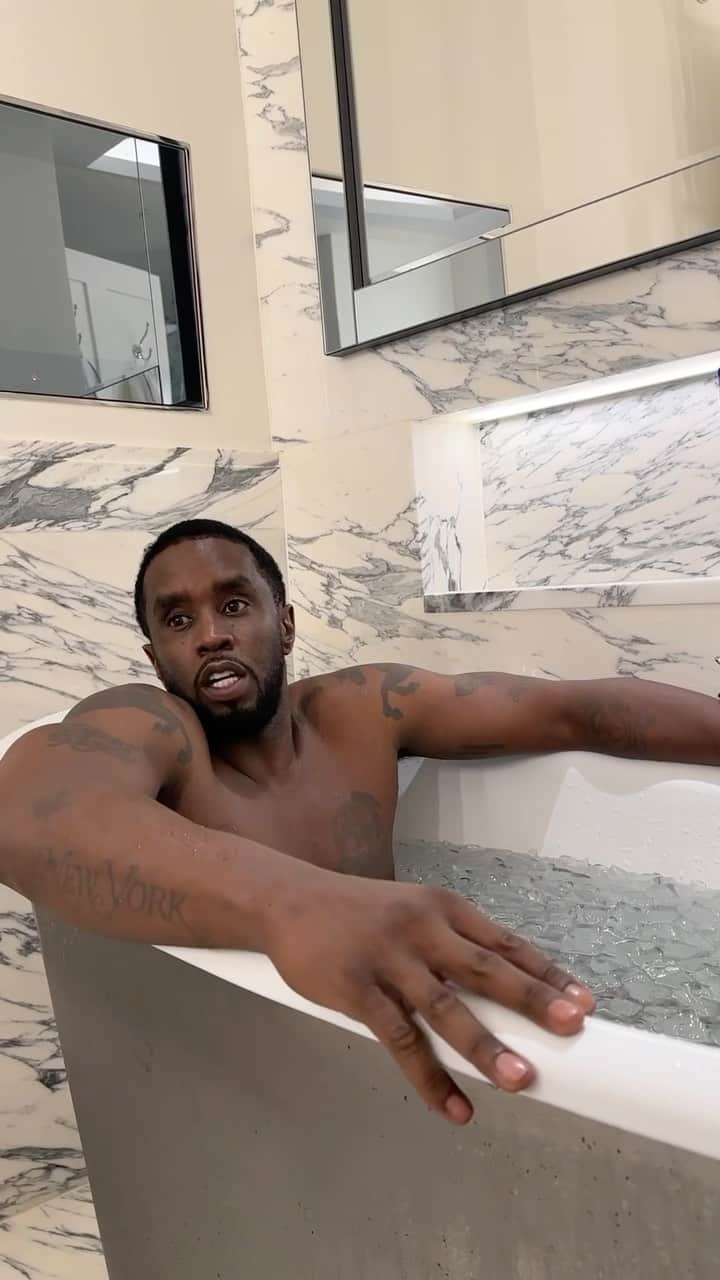 ディディのインスタグラム：「I’M DOING 7 MINUTE COLD PLUGES FOR THE NEXT 7 DAYS!! I CAN’T WAIT FOR Y’ALL TO HEAR THIS ALBUM!! LFG!  THE LOVE ALBUM: OFF THE GRID   SEPTEMBER 15TH. LINK IN BIO TO PRE-SAVE NOW!」