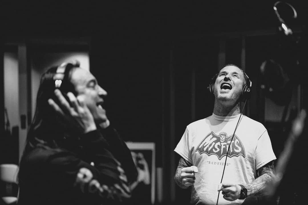 コリィ・テイラーさんのインスタグラム写真 - (コリィ・テイラーInstagram)「7 days away from ‘CMF2’.   Can’t wait for you all to hear it.  📷: @danvirchow」9月9日 5時47分 - coreytaylor