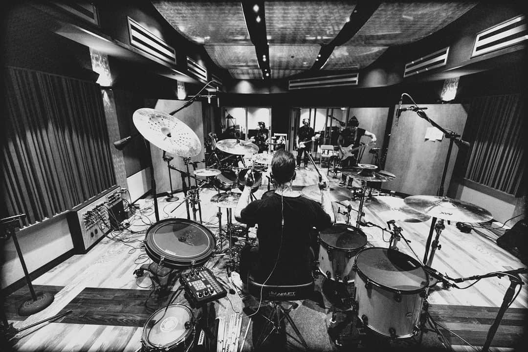 コリィ・テイラーさんのインスタグラム写真 - (コリィ・テイラーInstagram)「7 days away from ‘CMF2’.   Can’t wait for you all to hear it.  📷: @danvirchow」9月9日 5時47分 - coreytaylor