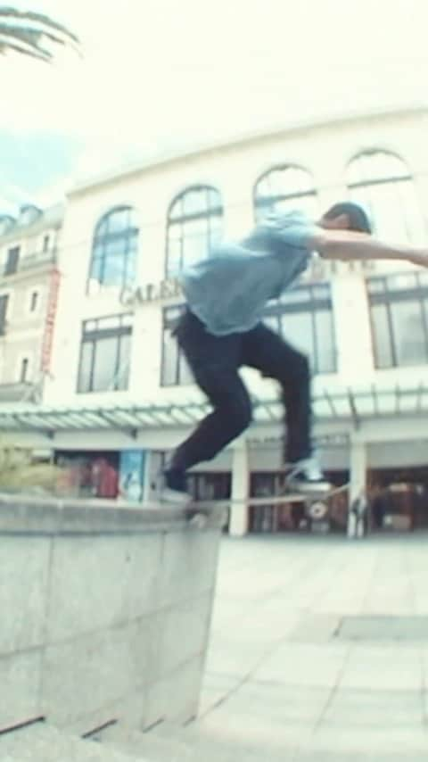 Vans Skateのインスタグラム：「Cruise with @TeaCoffeeToast into the weekend with some clips from his Beta Blockers part by @PalaceSkateboards. Give it a watch if you’ve been under a rock and haven’t already.」