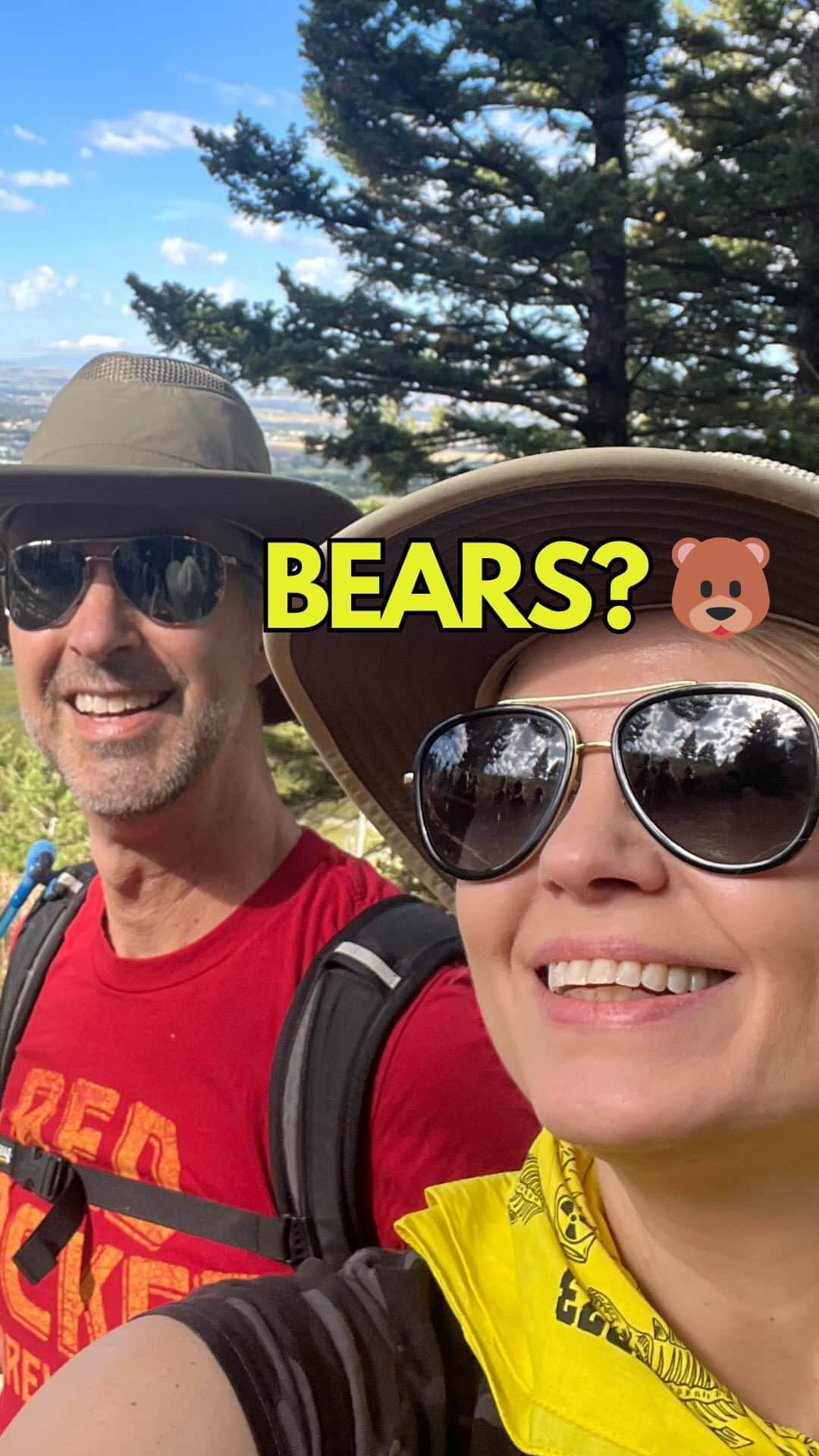 イリナ・ヴォロニーナのインスタグラム：「Bear protocol 🐻 #hiking #bozeman #grizzlybear」