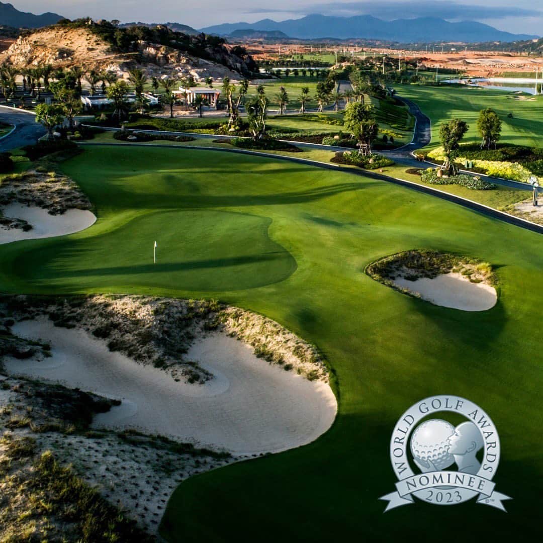 グレグ・ノーマンさんのインスタグラム写真 - (グレグ・ノーマンInstagram)「We are proud to share the news of our @gngcd courses nominated in the World Golf Awards for the below categories, including Golf Course Designer of the Year:   World’s Best EcoFriendly Golf Facility 2023 @almoujgolfoman @infinitumresort    World’s Best 9 Hole Golf Course 2023 @ritzcarltongrandcayman   World’s Best Golf Real Estate Venue 2023 @jumeirahgolfest @infinitumresort    Vietnam’s Best Golf Courses 2023 BRG Danang @kngolflinks @thebluffshotram   Bahamas Best Golf Course 2023 @sandalsresorts Emerald Bay   Europe’s Best Golf Venue 2023 @infinitumresort    Middle East’s Best Golf Course 2023 @almoujgolfoman  To be nominated is a fantastic accolade in its own right. Congratulations to each of our courses. Thank you, @worldgolfawards, for the prestigious recognition.」9月9日 6時03分 - shark_gregnorman