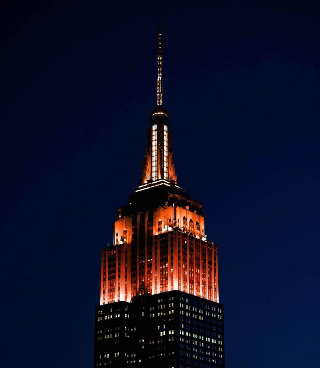 Empire State Buildingさんのインスタグラム写真 - (Empire State BuildingInstagram)「Orange tonight to kickoff New York Fashion Week @nyfw @wme」9月9日 6時04分 - empirestatebldg