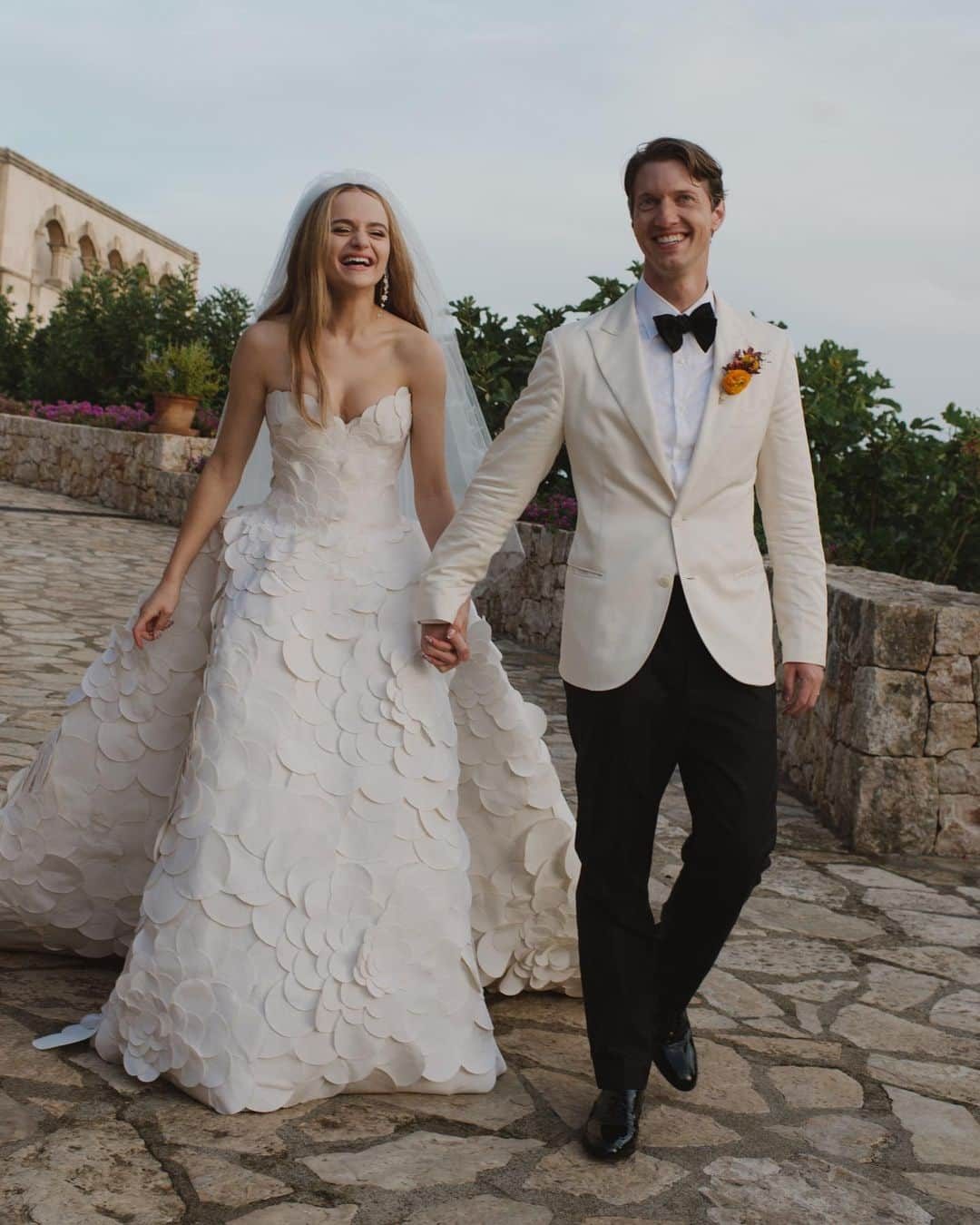 Just Jaredさんのインスタグラム写真 - (Just JaredInstagram)「Joey King & Steven Piet make one picture perfect couple at their wedding last weekend in Mallorca! Tap this photo in the LINK IN BIO for all of the details & tons of photos from their blissful wedding weekend. #JoeyKing #StevenPiet Photos: Norman & Blake」9月9日 6時12分 - justjared