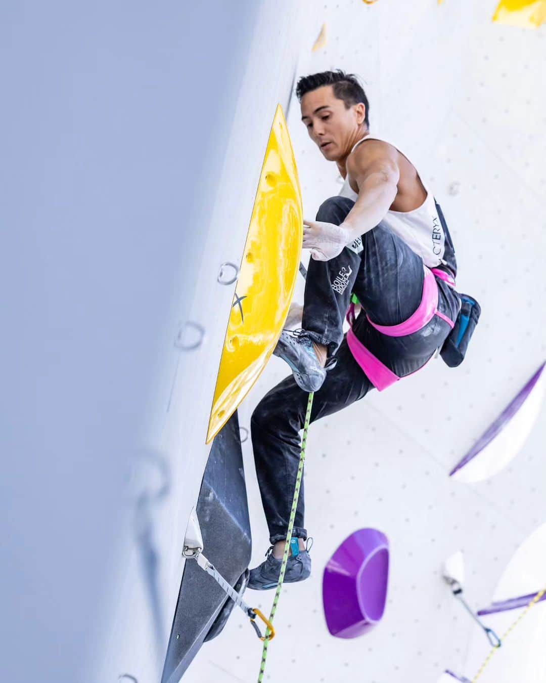 のインスタグラム：「✅️ 200th World Cup / Championship event is done and dusted. Result wasn't great but I was the first one to flash fall the dyno 😅 ⠀⠀⠀⠀⠀⠀⠀⠀⠀ Excited to watch tomorrow with 4 Slovenians in finals! ⠀⠀⠀⠀⠀⠀⠀⠀⠀ ⠀⠀⠀⠀⠀⠀⠀⠀⠀ 📸 by @janvirtphotography ⠀⠀⠀⠀⠀⠀⠀⠀⠀ ⠀⠀⠀⠀⠀⠀⠀⠀⠀ ⠀⠀⠀⠀⠀⠀⠀⠀⠀ ⠀⠀⠀⠀⠀⠀⠀⠀⠀ ⠀⠀⠀⠀⠀⠀⠀⠀⠀ ⠀⠀⠀⠀⠀⠀⠀⠀⠀ ⠀⠀⠀⠀⠀⠀⠀⠀⠀ @scarpana | @boilerroomclimbing | @mec | @flashedclimbing | @team_edelrid  #climbing #train #canada #athlete #sports #worldcup」