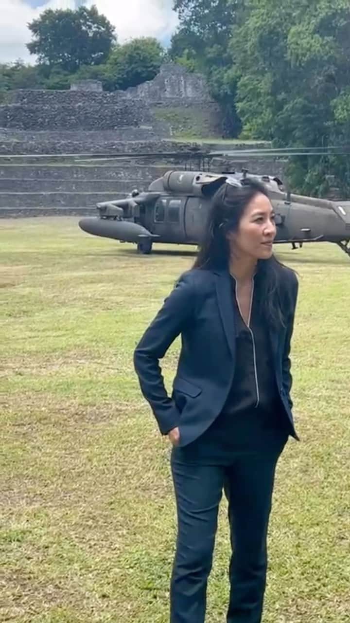 のインスタグラム：「A high-level delegation came to visit Belize and we were able to take a few Black Hawks to get a birds-eye view of this beautiful country. Learn more about the trip @usmissionbelize and how this visit highlights the important bilateral relationship in fostering peace and stability in the region.」